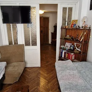 Domum - The Comunist Appartement Bucarest